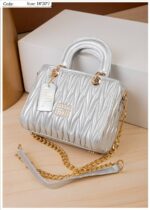 Photo 5780425024756976778 y