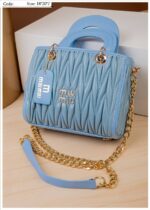 Photo 5780425024756976780 y