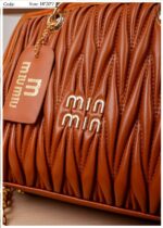 Photo 5780425024756976787 y