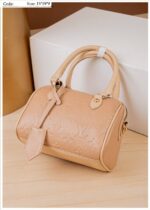 Photo 5780425024756976794 y