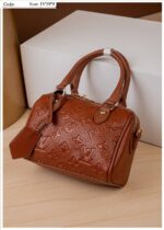 Photo 5780425024756976795 y