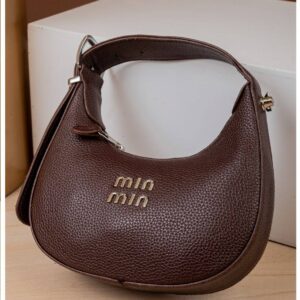 Photo 5780425024756976802 y