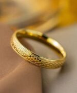 Photo 5789830041062542105 x