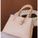 Photo 5803169303245819037 y