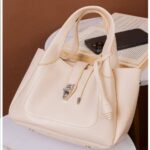 Photo 5803383424545393648 y