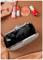 Photo 6048895824042855481 y