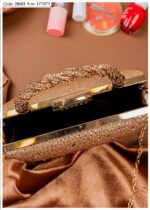 Photo 6048895824042855518 y